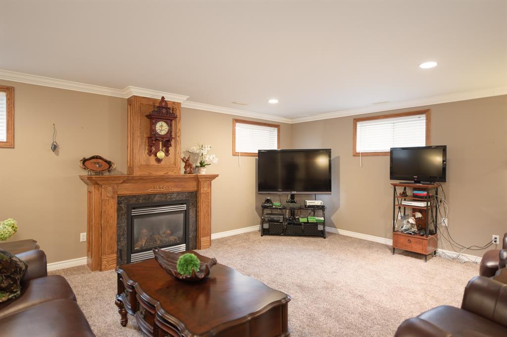 2056 BLACKWELL Road, Sarnia Ontario, Canada