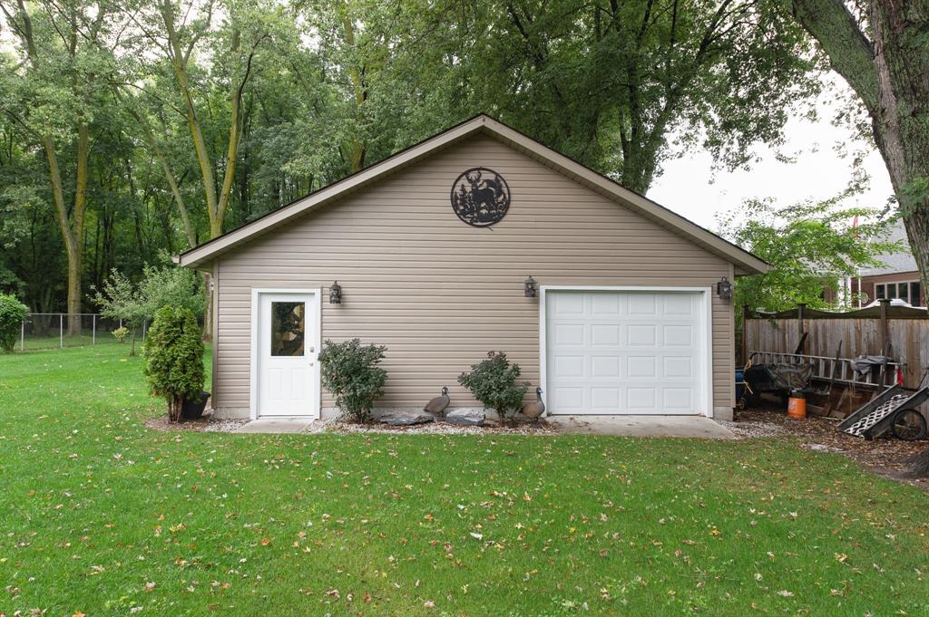 2056 BLACKWELL Road, Sarnia Ontario, Canada