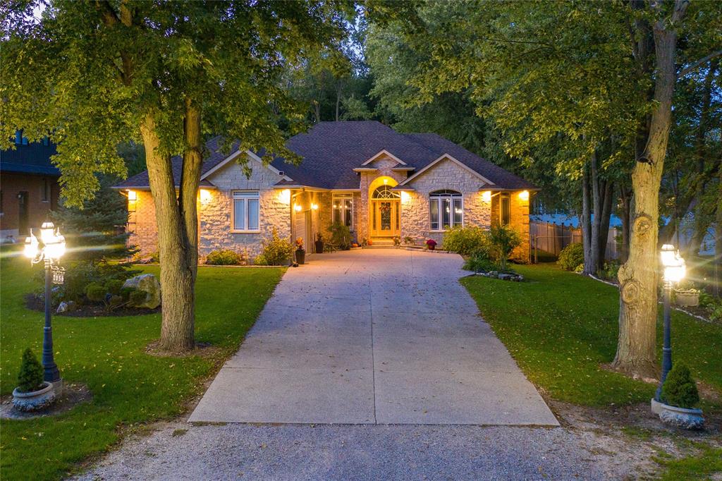 2056 BLACKWELL Road, Sarnia Ontario, Canada