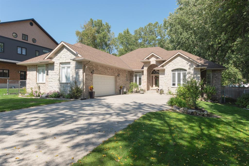 2056 BLACKWELL Road, Sarnia Ontario, Canada