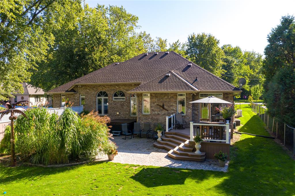 2056 BLACKWELL Road, Sarnia Ontario, Canada
