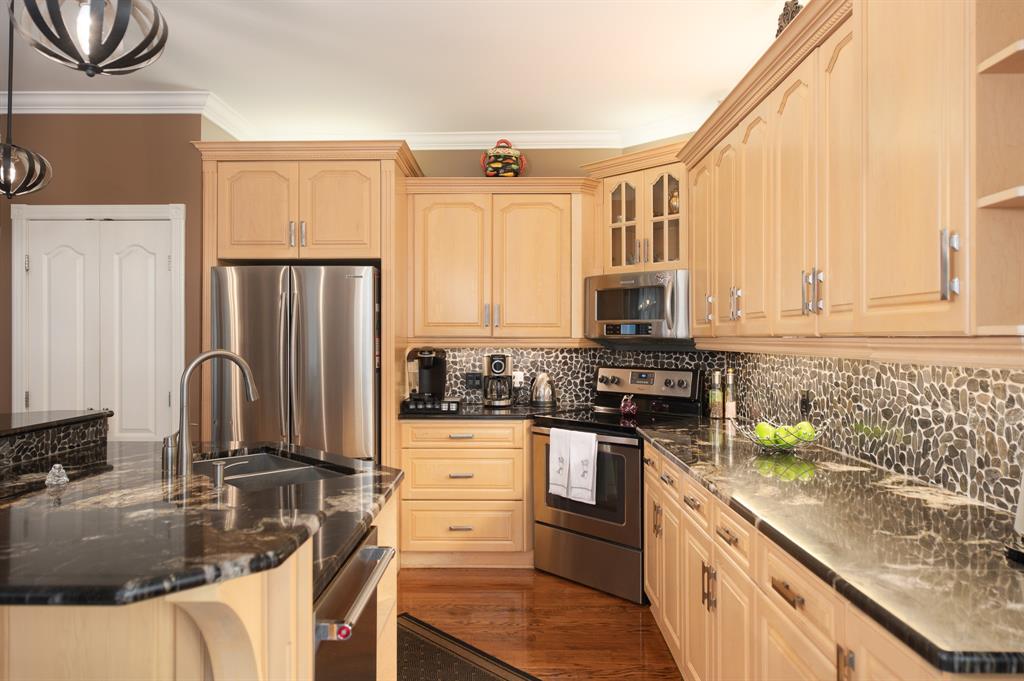 2056 BLACKWELL Road, Sarnia Ontario, Canada