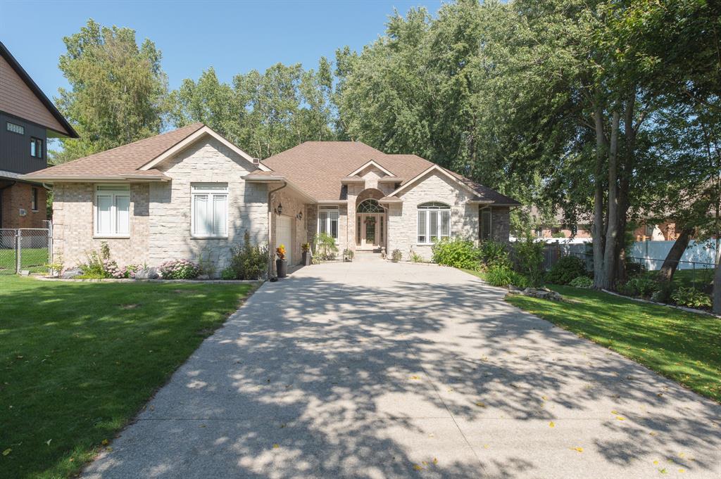 2056 BLACKWELL Road, Sarnia Ontario, Canada