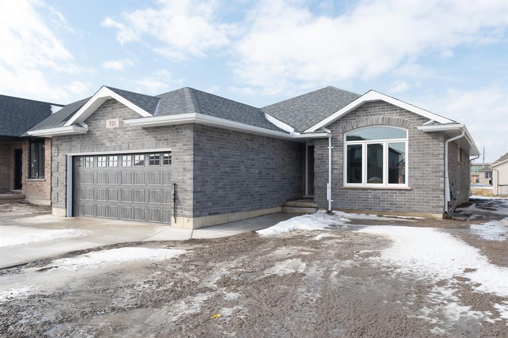 620 GIANLUCA Avenue, Sarnia Ontario, Canada