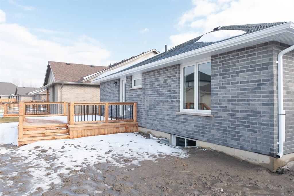 620 GIANLUCA Avenue, Sarnia Ontario, Canada