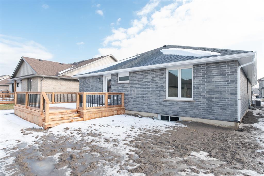 620 GIANLUCA Avenue, Sarnia Ontario, Canada