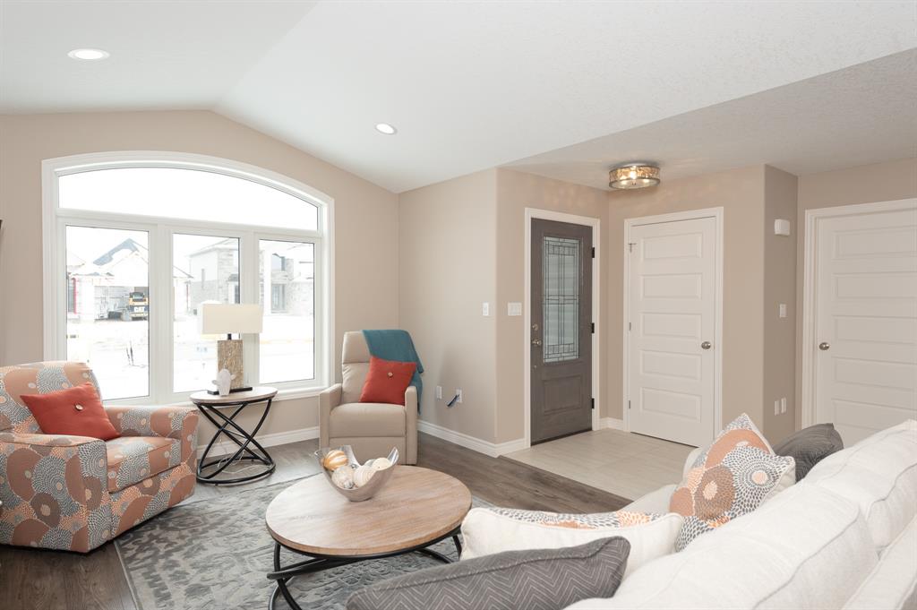 620 GIANLUCA Avenue, Sarnia Ontario, Canada