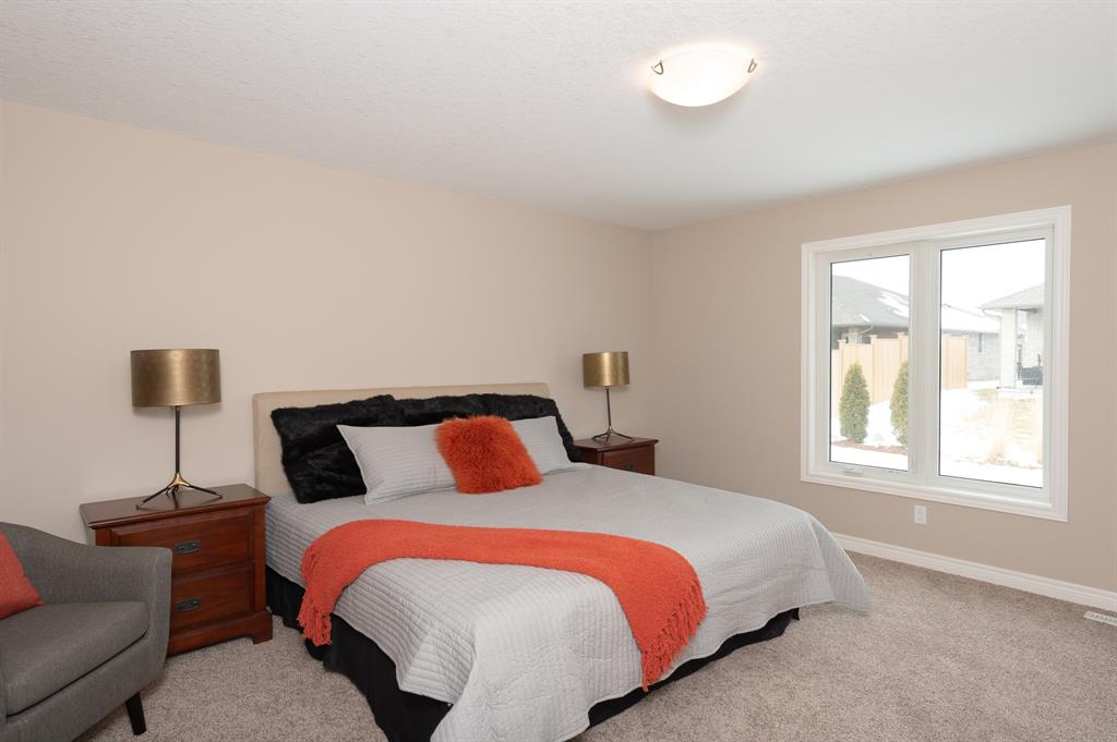 620 GIANLUCA Avenue, Sarnia Ontario, Canada