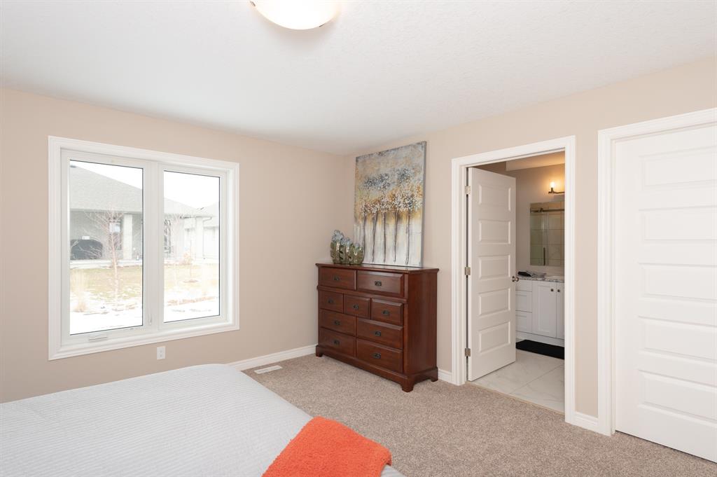 620 GIANLUCA Avenue, Sarnia Ontario, Canada