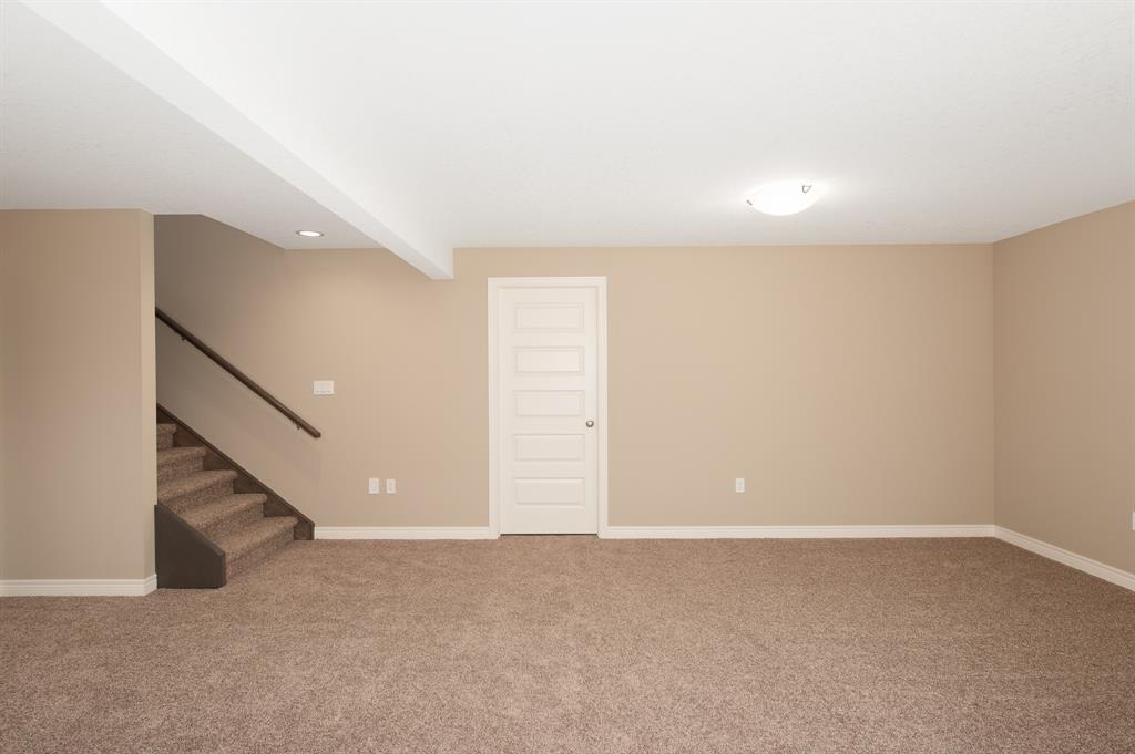 620 GIANLUCA Avenue, Sarnia Ontario, Canada