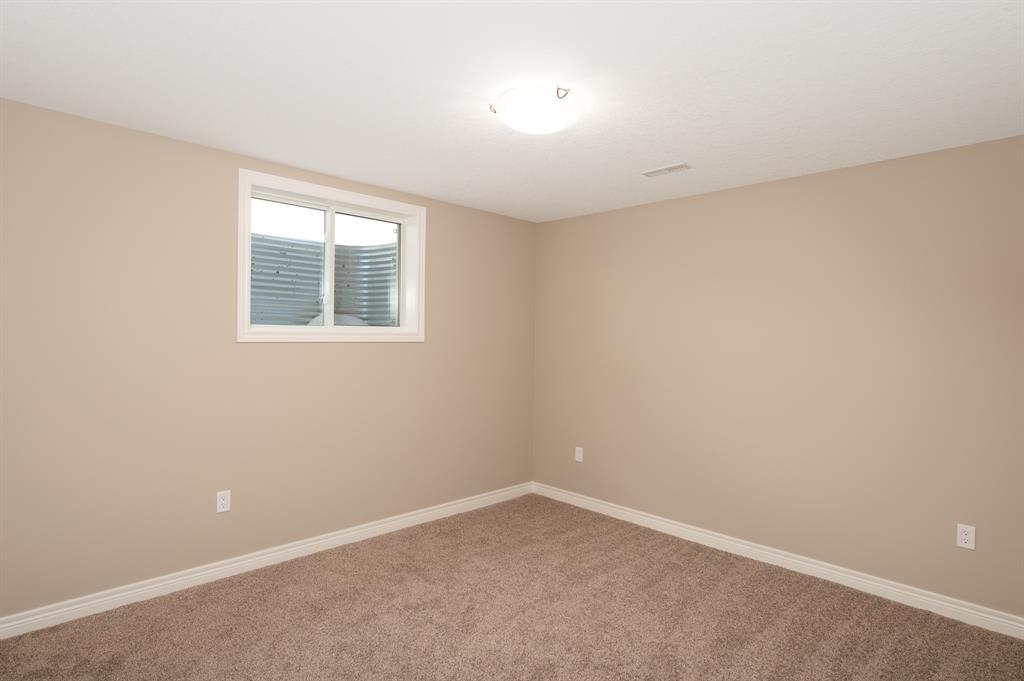620 GIANLUCA Avenue, Sarnia Ontario, Canada