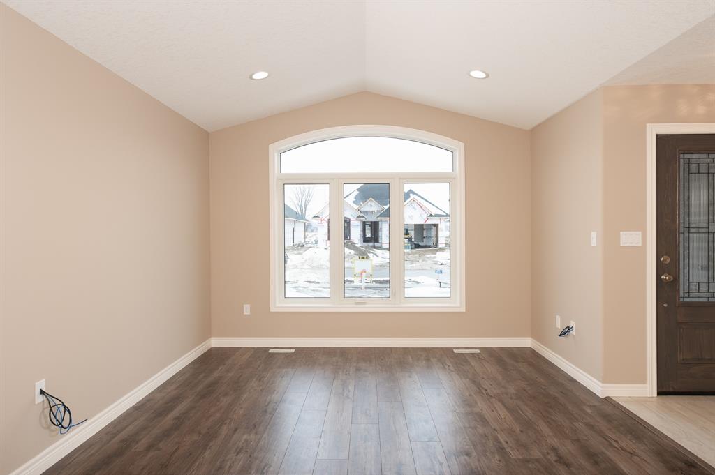 620 GIANLUCA Avenue, Sarnia Ontario, Canada