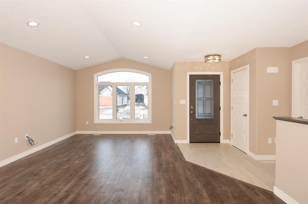 620 GIANLUCA Avenue, Sarnia Ontario, Canada