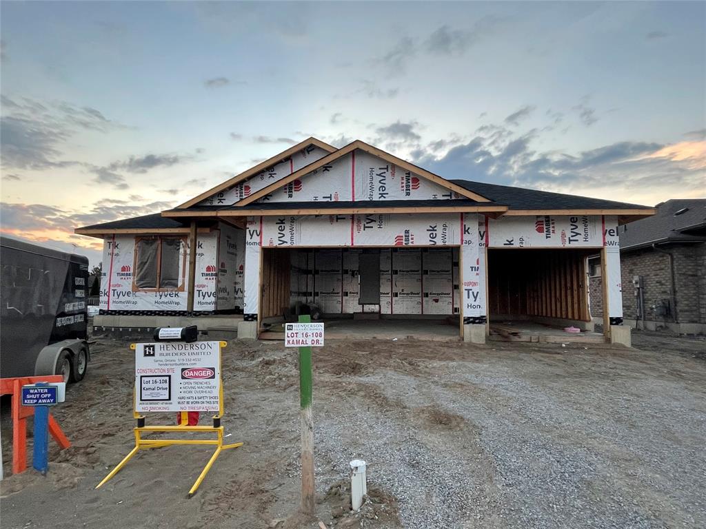 108 KAMAL Drive, Sarnia, Ontario, Canada