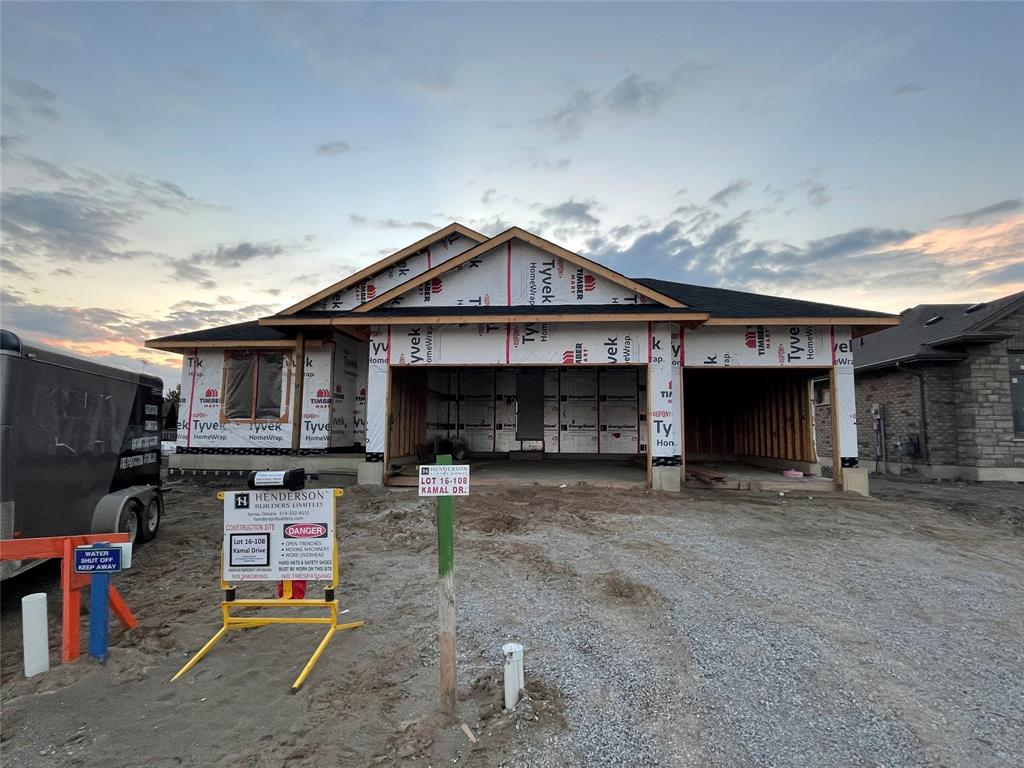108 KAMAL Drive, Sarnia, Ontario, Canada