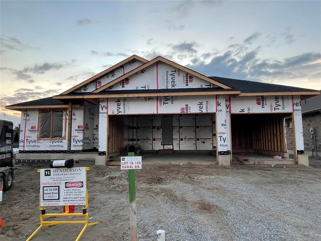108 KAMAL Drive, Sarnia, Ontario, Canada