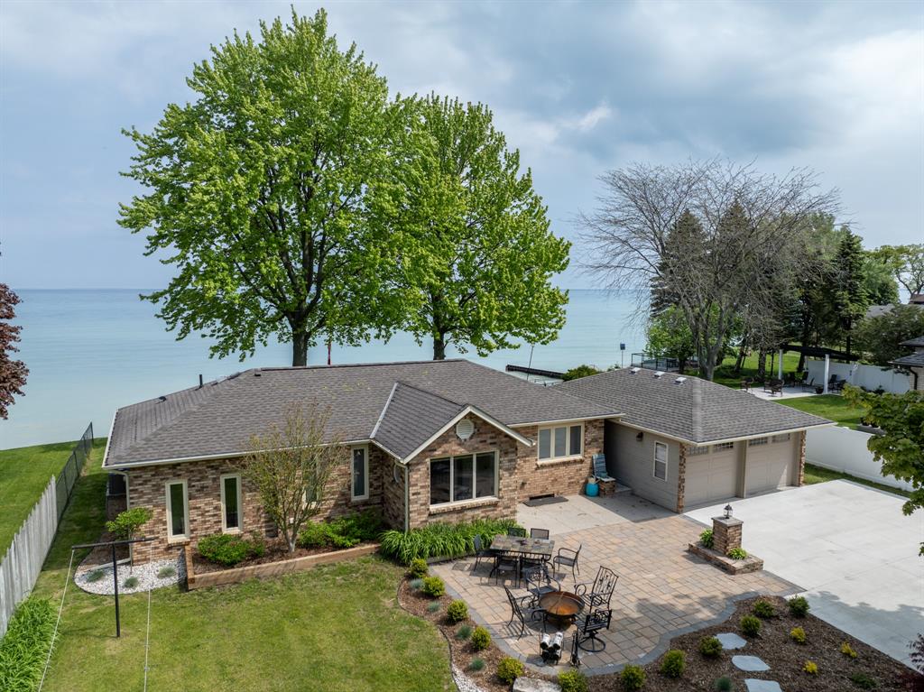 2084 Lakeshore Road, Sarnia Ontario, Canada