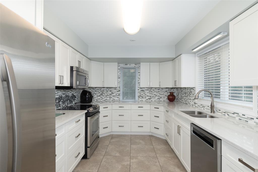 1520 VENETIAN Boulevard Unit# M-201, Point Edward, Ontario, Canada