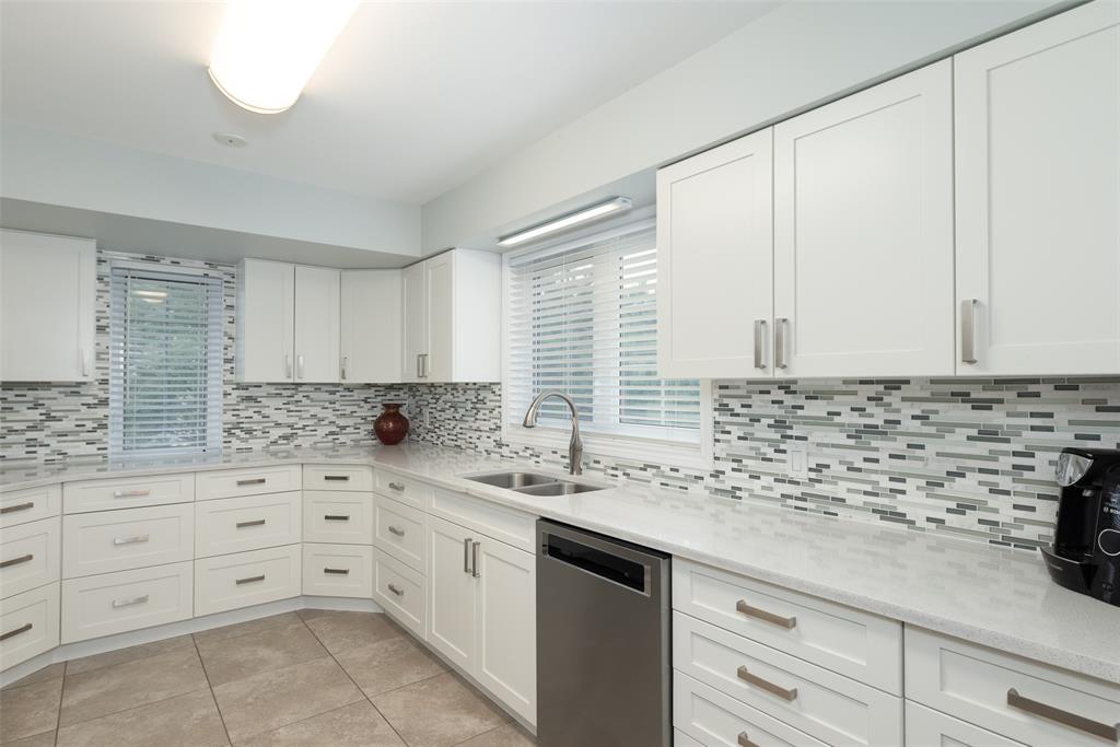 1520 VENETIAN Boulevard Unit# M-201, Point Edward, Ontario, Canada