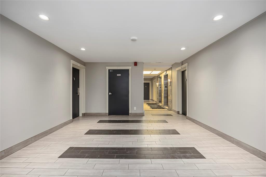 10 DERBY Lane Unit# 306, Sarnia, Ontario, Canada photo 3