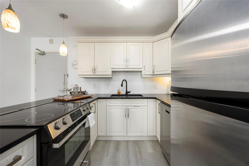 10 DERBY Lane Unit# 306, Sarnia, Ontario, Canada photo 5