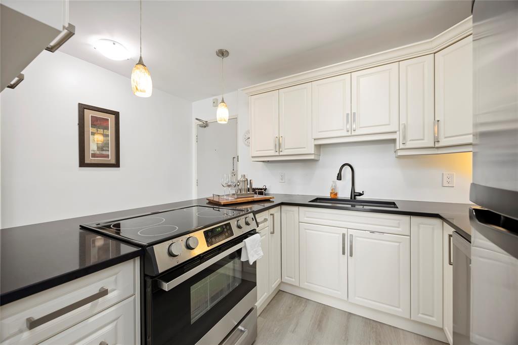 10 DERBY Lane Unit# 306, Sarnia, Ontario, Canada photo 6