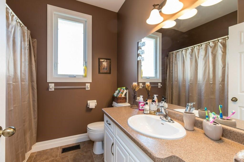 477 FIRST Avenue, Petrolia Ontario, Canada