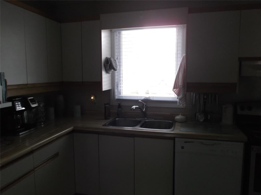4357 SIXTH Street, Petrolia, Ontario, Canada