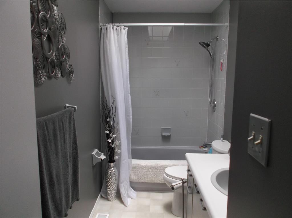 4357 SIXTH Street, Petrolia, Ontario, Canada