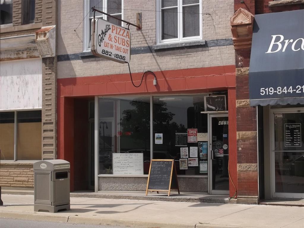 4170 PETROLIA Line, Petrolia, Ontario, Canada