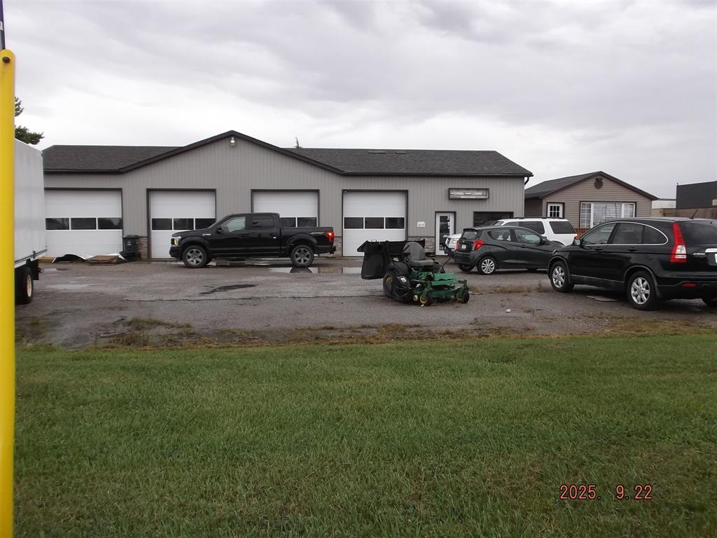 4212 OIL HERITAGE Road, Petrolia, Ontario, Canada photo 3