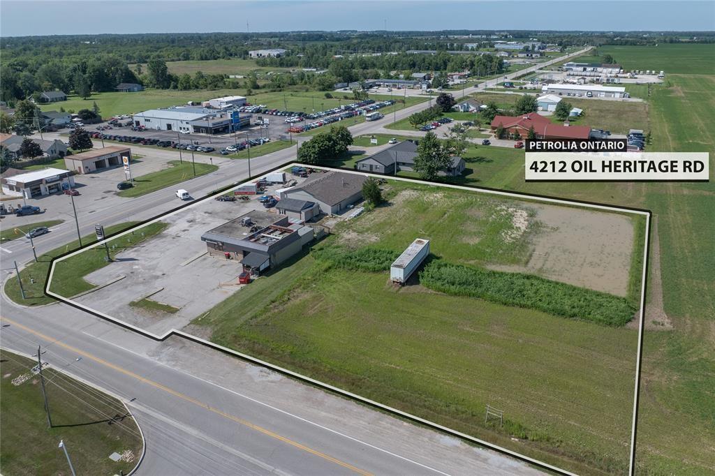 4212 OIL HERITAGE Road, Petrolia, Ontario, Canada photo 1