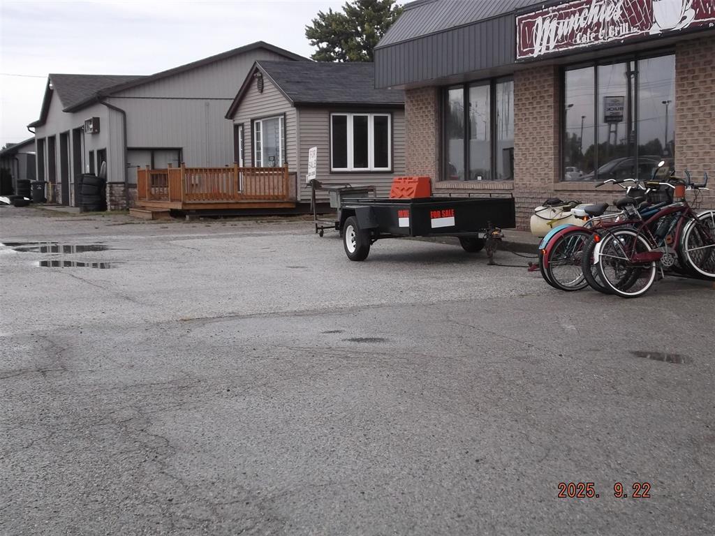 4212 OIL HERITAGE Road, Petrolia, Ontario, Canada photo 2