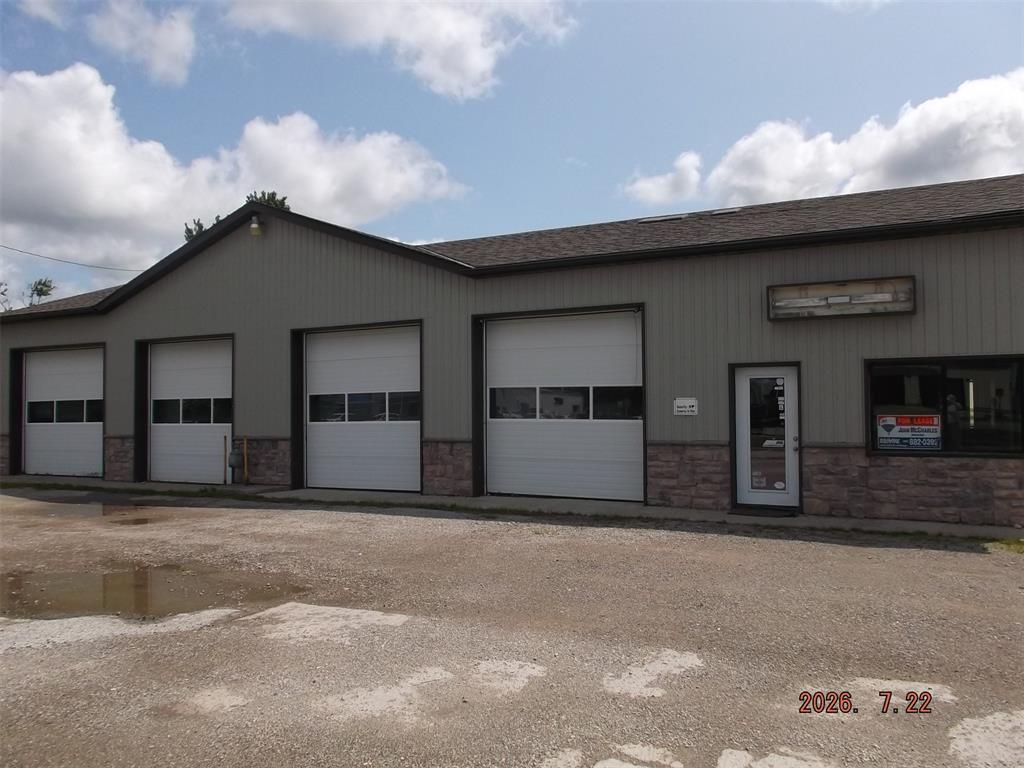 4212 OIL HERITAGE Road, Petrolia, Ontario, Canada photo 1