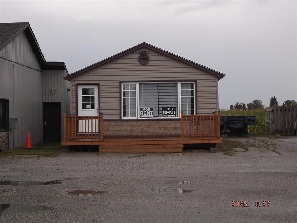 4208 OIL HERITAGE Road, Petrolia, Ontario, Canada photo 1