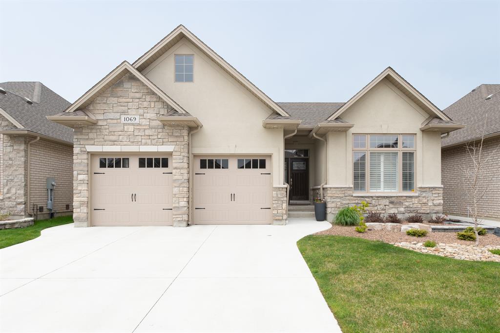 1069 MIKE WEIR Drive Unit# 41, Sarnia Ontario, Canada