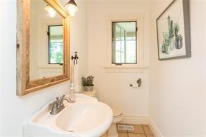 5028 LAKESHORE Road, Plympton-Wyoming Ontario, Canada