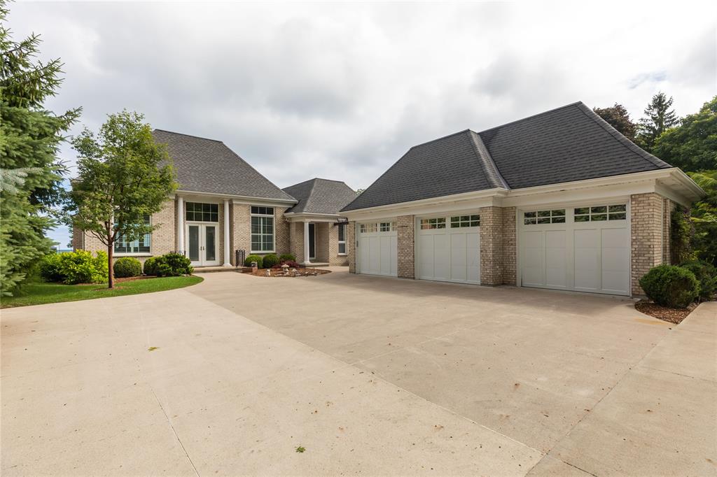 1926 LAKESHORE Road, Sarnia Ontario, Canada