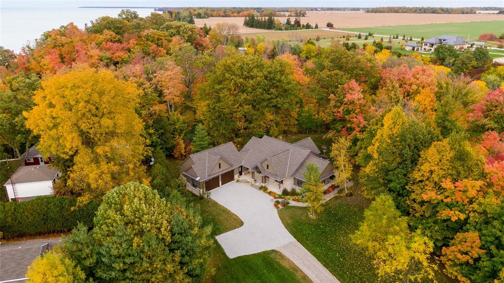 4921 EDITH Lane, Plympton-Wyoming Ontario, Canada