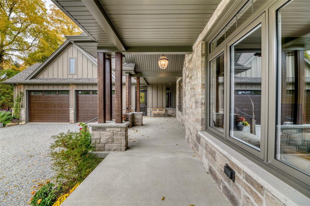4921 EDITH Lane, Plympton-Wyoming Ontario, Canada