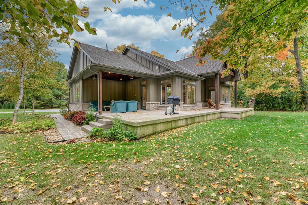 4921 EDITH Lane, Plympton-Wyoming Ontario, Canada