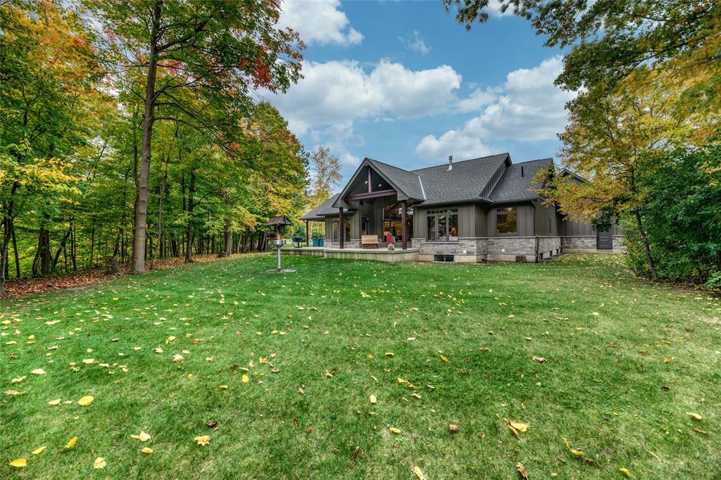 4921 EDITH Lane, Plympton-Wyoming Ontario, Canada