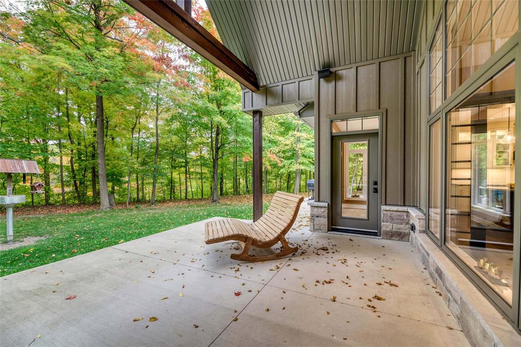 4921 EDITH Lane, Plympton-Wyoming Ontario, Canada