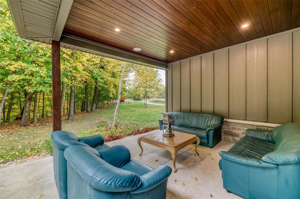 4921 EDITH Lane, Plympton-Wyoming Ontario, Canada