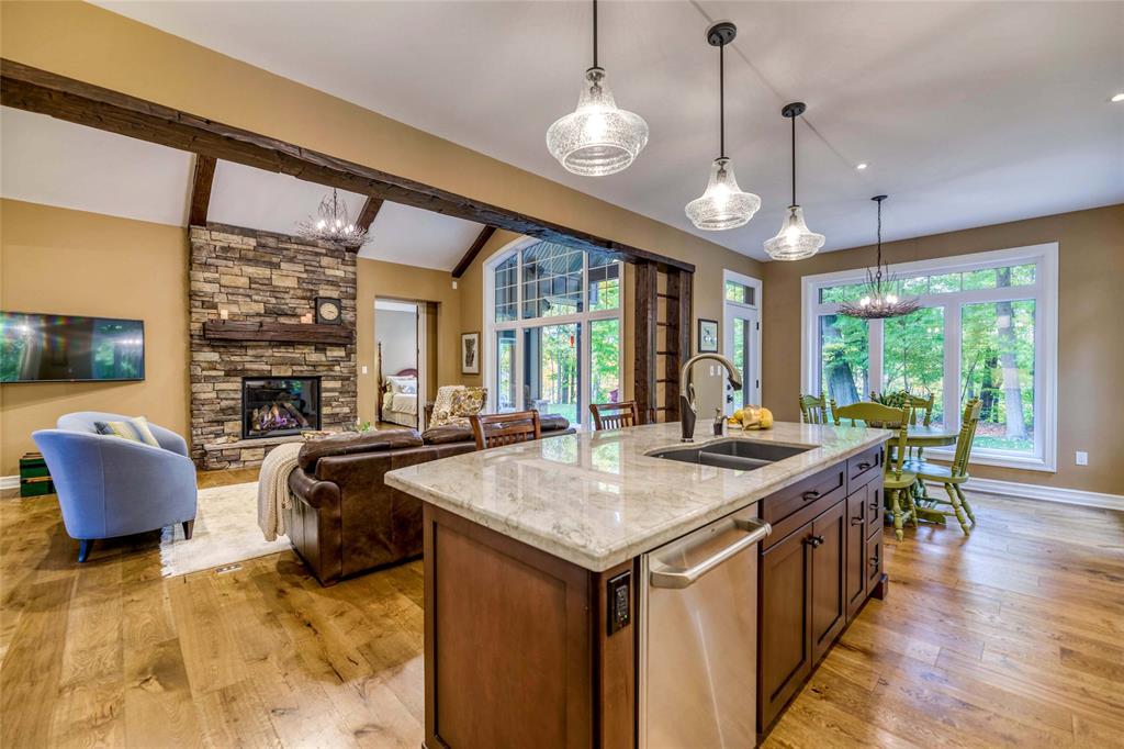 4921 EDITH Lane, Plympton-Wyoming Ontario, Canada