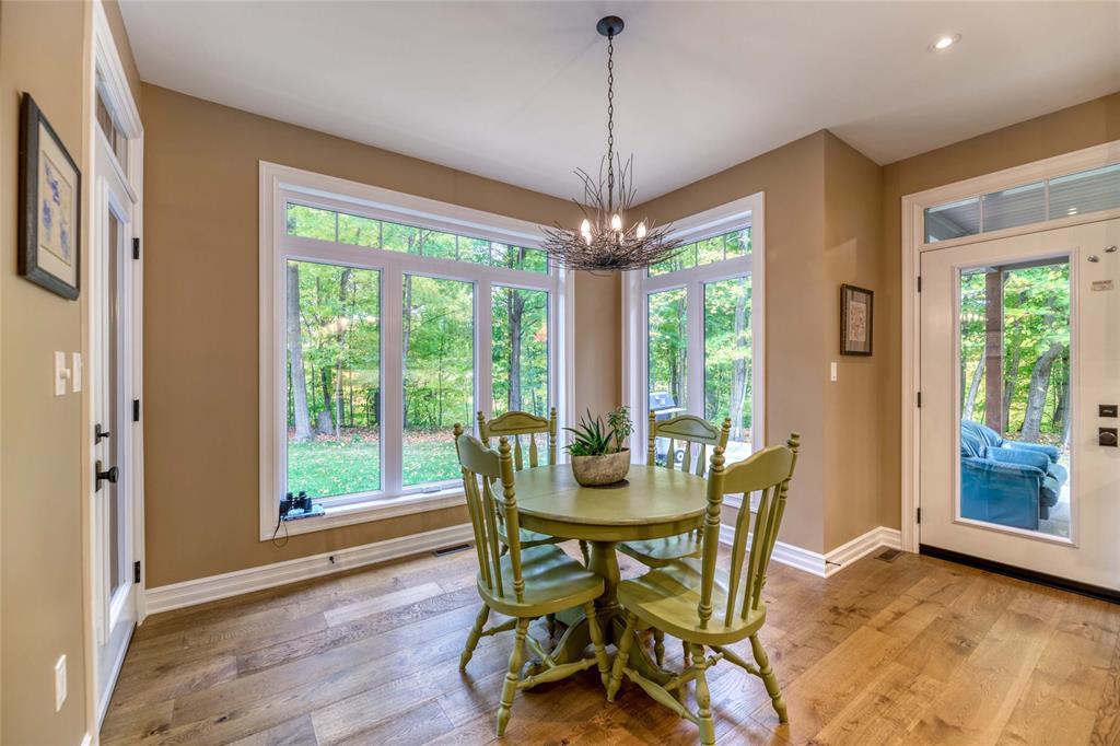 4921 EDITH Lane, Plympton-Wyoming Ontario, Canada