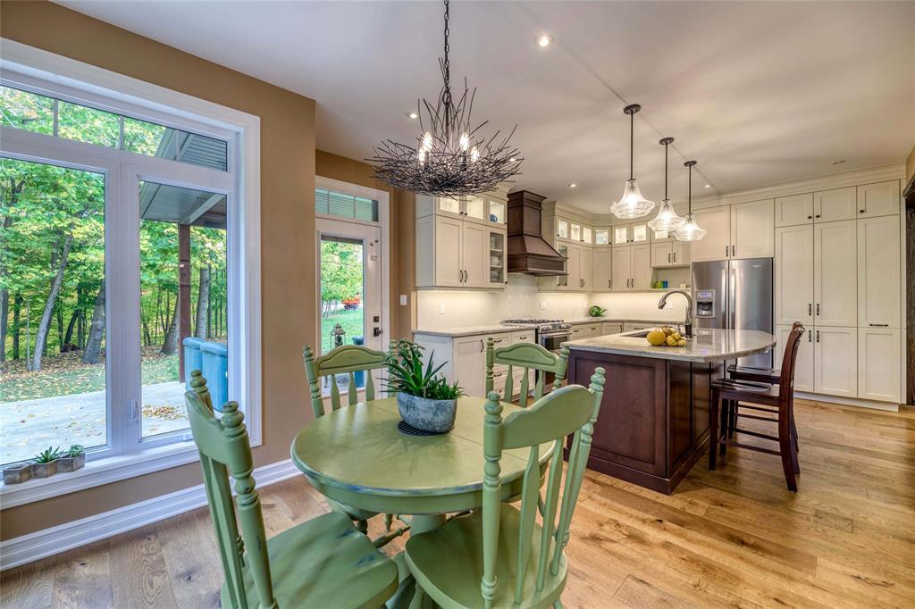 4921 EDITH Lane, Plympton-Wyoming Ontario, Canada