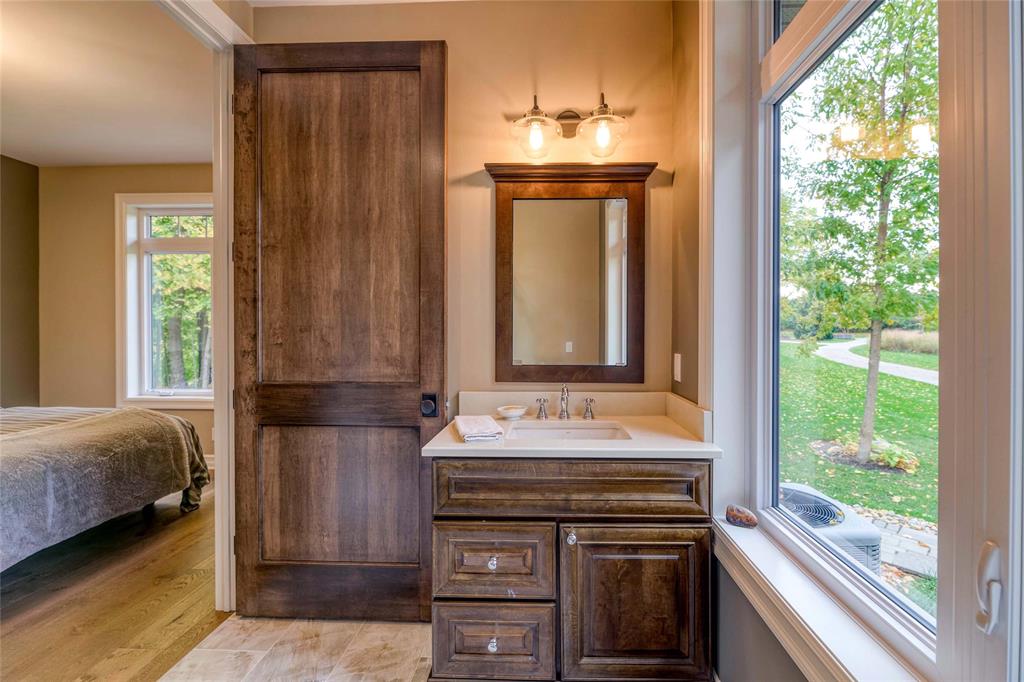 4921 EDITH Lane, Plympton-Wyoming Ontario, Canada