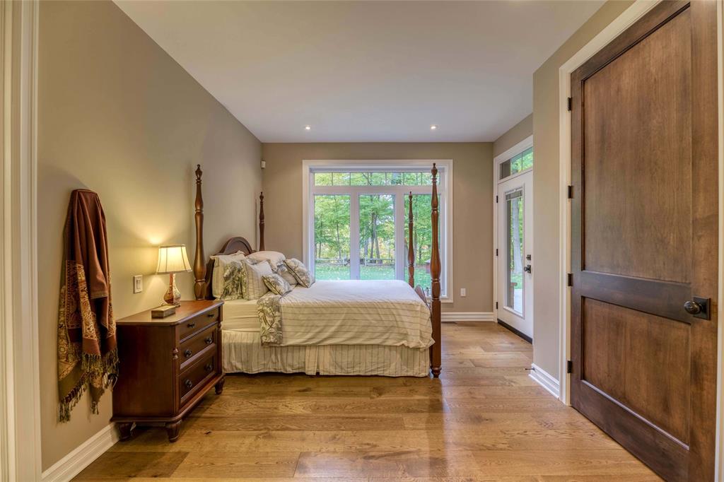 4921 EDITH Lane, Plympton-Wyoming Ontario, Canada