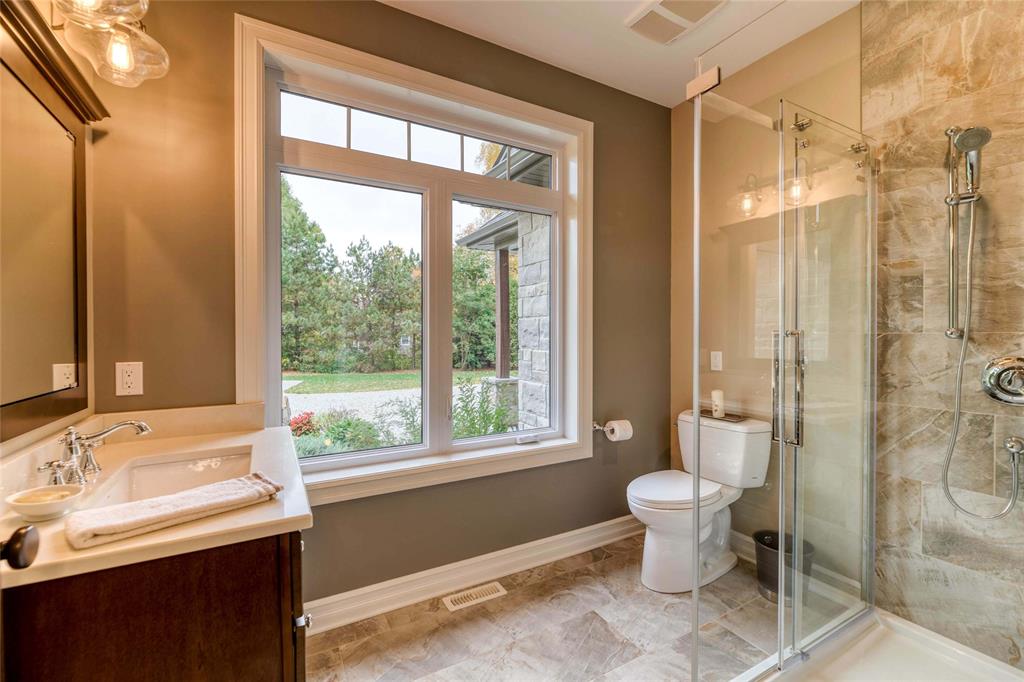 4921 EDITH Lane, Plympton-Wyoming Ontario, Canada